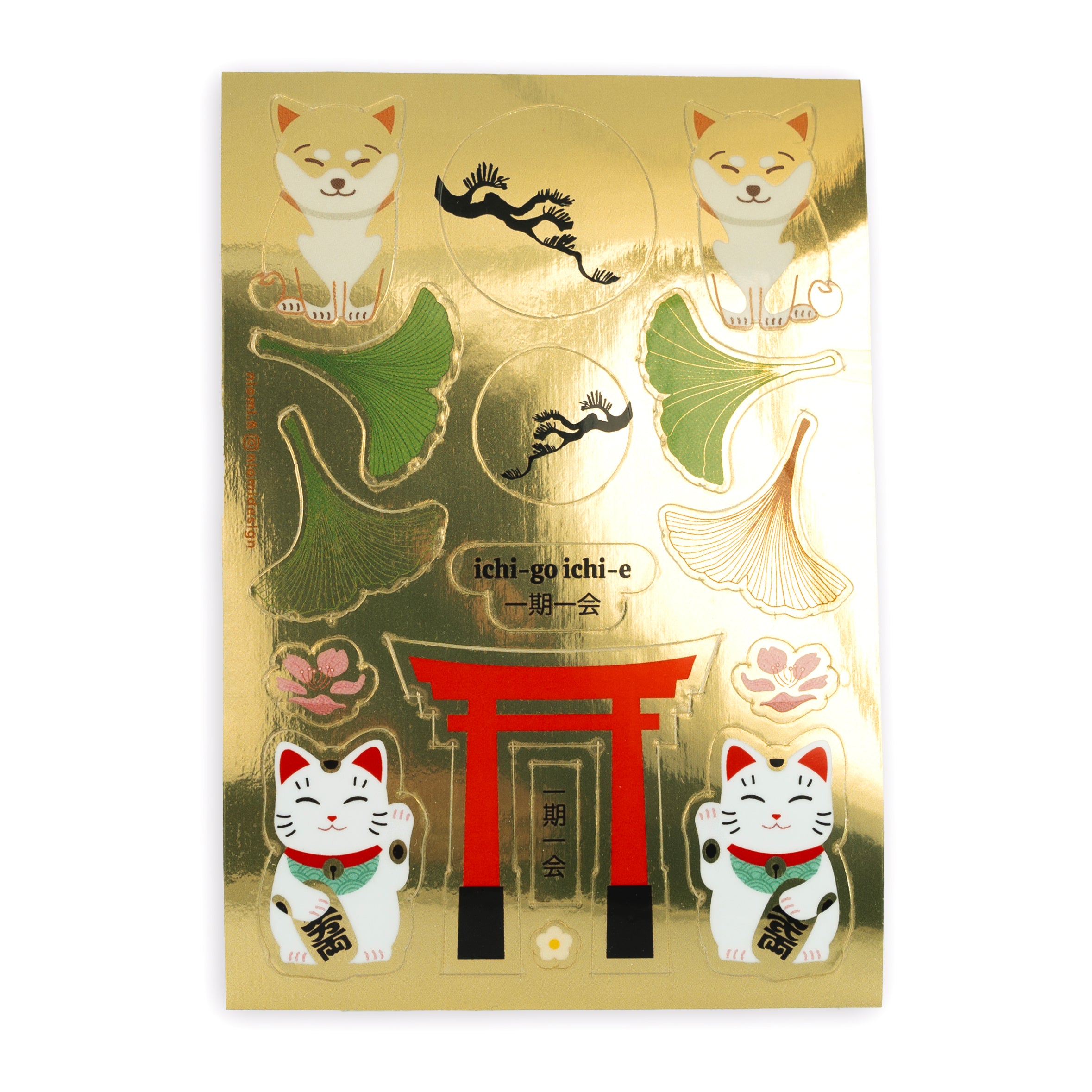 Kaunis kultainen foliointi tässä tarra-arkissa esittelee upeita elementtejä, jotka ovat saaneet vaikutteita japanilaisesta kulttuurista. Näillä tarroilla kohtaat ginkgo-lehtien hienovaraisen kauneuden, torii-portin mysteerin, suloiset kultaiset shibat, onnea tuovat onnenkissat ja paljon muuta. 